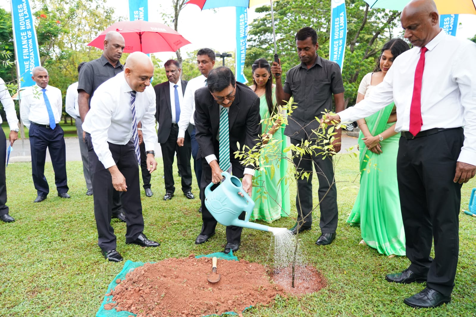 නිදහස් චතුරශ්‍රය පරිශ්‍රය